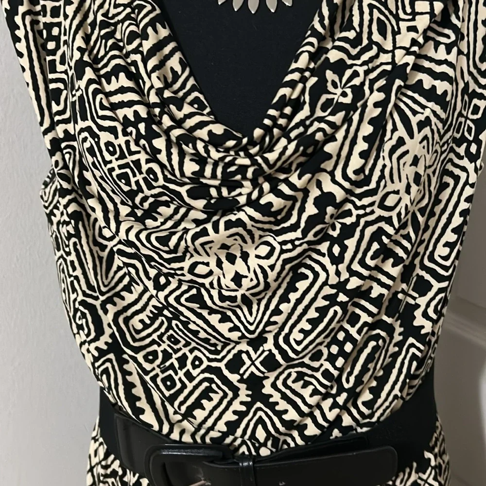 NWOT Elegant Black and Tan Patterned Dress - Picture 3 of 6